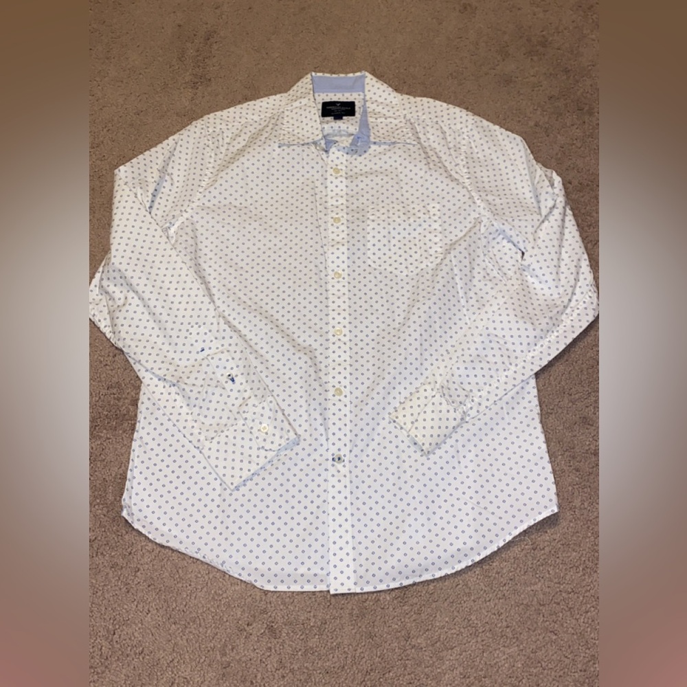 American Eagle Outfitters White and Blue Casual Button Down Shirt